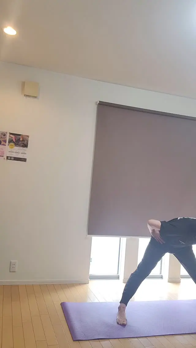 【楽しいヨガ】レッスン風景🧘‍♀️
プライベートレッスン😊
初心者🔰でも大丈夫！丁寧に指導していただけます😌
4月開催日
13日　日曜日
17日  木曜日

お気軽にお問い合わせください✉️
 @tanoshiiyoga.aya 

プライベートレッスンも可能です🤗

 #楽しいヨガ
 #宝塚市ヨガ教室
 #ヨガプライベートレッスン
 #宝塚市レンタルスペース
 #レンタルスペース宝塚