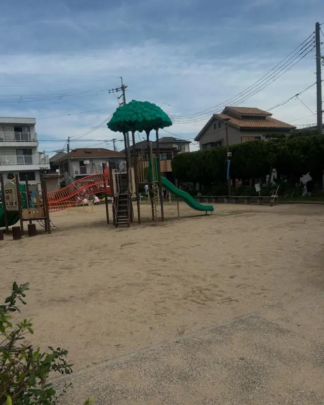 今日は地域の一斉清掃🧹🧹に参加🙋‍♀️
いつも子供達の声が響いる小さな公園🤗
いい公園だな☺️

#レンタルスペース
#レンタルスペース宝塚
#お教室募集中
 #サロン募集中
 #兵庫県宝塚市